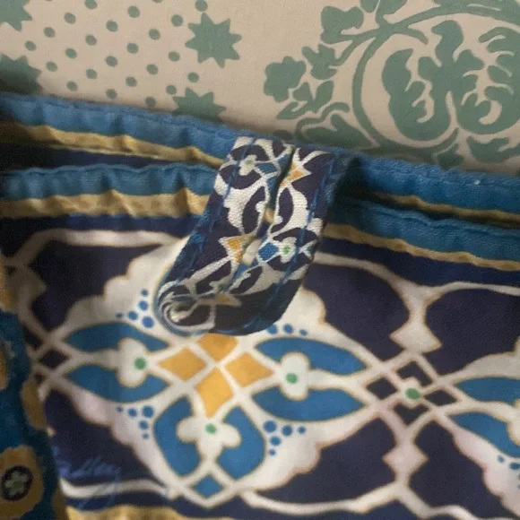 Vera Bradley Tote - Picture 5 of 8